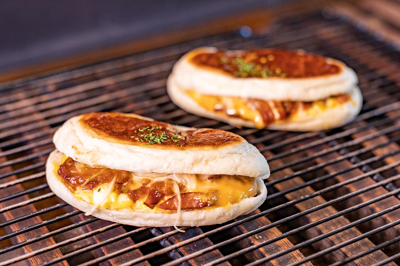 照り焼きチキンとたまごの親子パニーニ