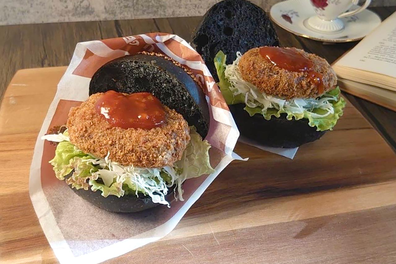 竹炭匠バーガー薄皮メンチカツ